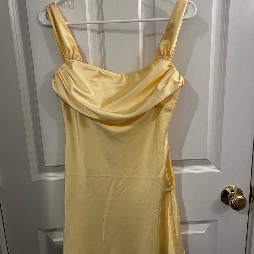 Chic off the shoulder yellow
Dress